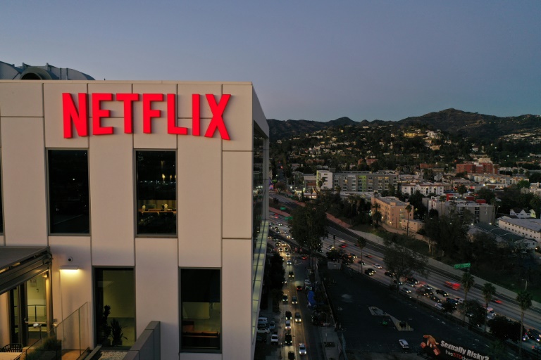  Netflix ‘actively’ working on ad-supported subscription