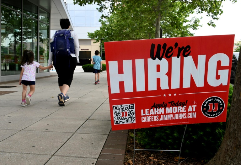 US sees big job gains in June