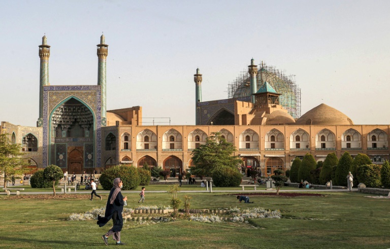  Iran’s UNESCO-listed Isfahan mosque damaged in restoration