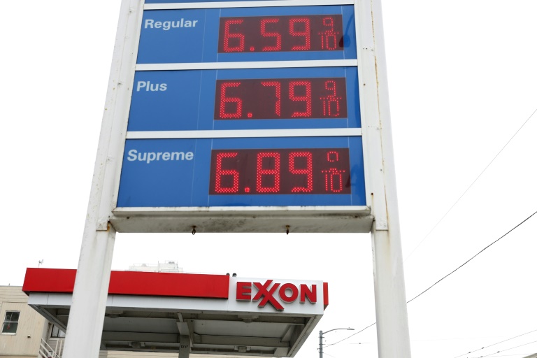  Biden highlights decline in US gasoline prices