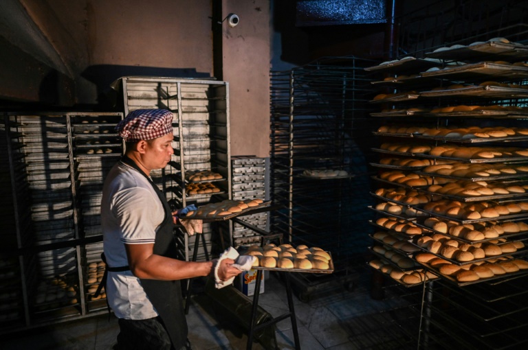  Philippine bakeries shrink ‘poor man’s bread’ as inflation bites