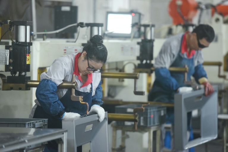  China’s July factory activity weakens on soft demand