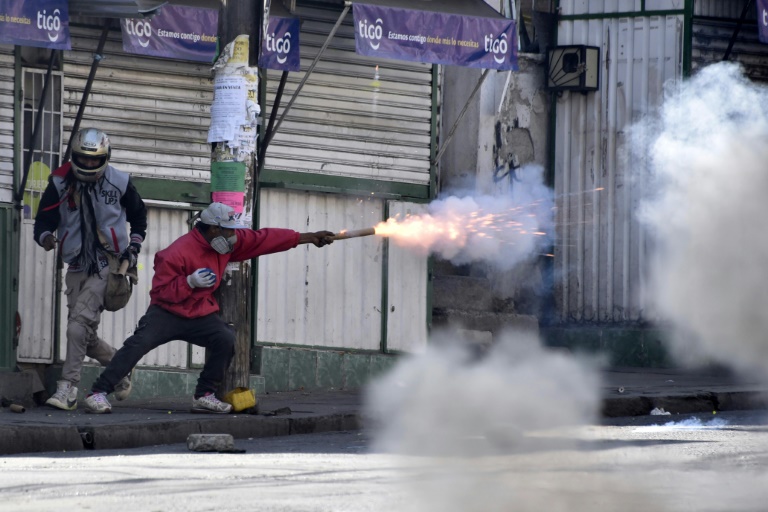  Clashes erupt in Bolivia capital between police and coca farmers