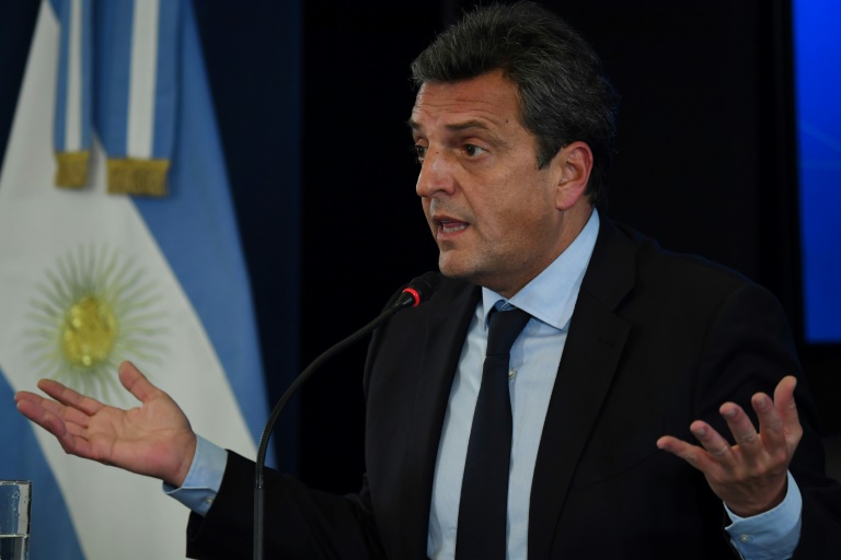  Argentina economy minister vows to respect IMF deficit deal
