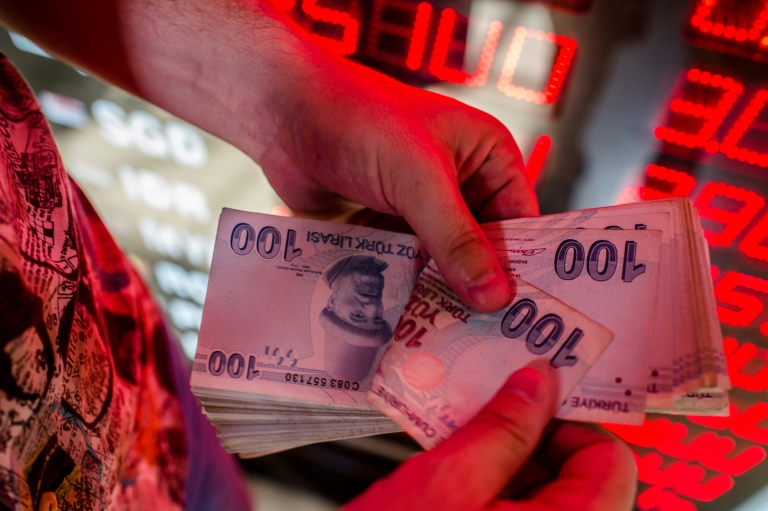  Turkey central bank cuts rate despite soaring inflation