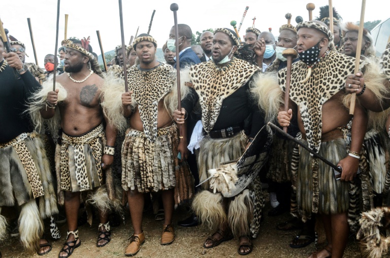  S.Africa’s Zulus to crown new king as succession row rages