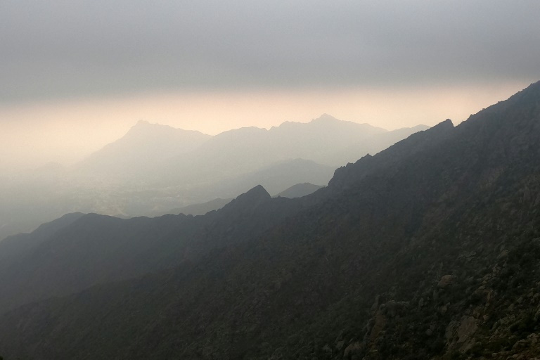  Sweltering Saudis escape to mountainous ‘City of Fog’