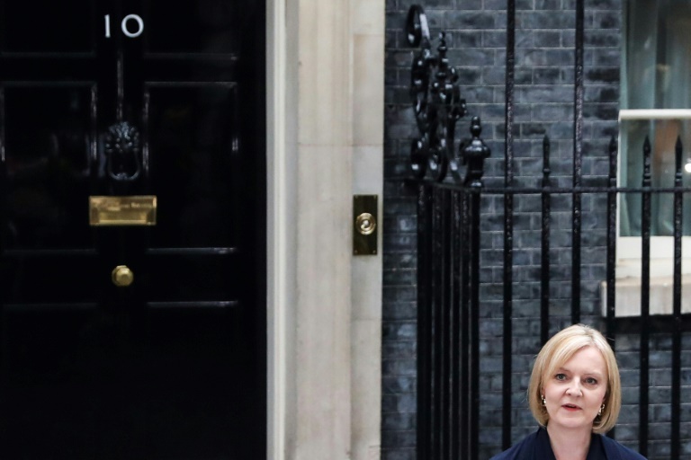 Truss to meet cabinet, face MPs on first full day in power