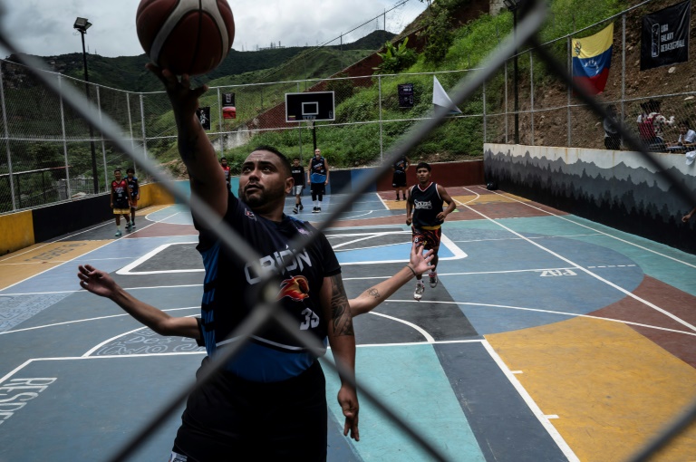  Refereeing basketball to escape violence in Venezuela