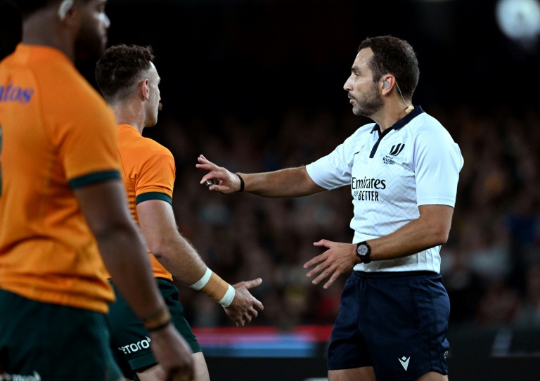  Foley denies time-wasting as Australia coach fumes at referee
