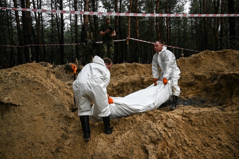  Ukraine says graves and ‘torture centres’ found in recaptured east