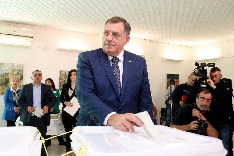  Bosnia’s Dodik eyes victory in fiercely contested race