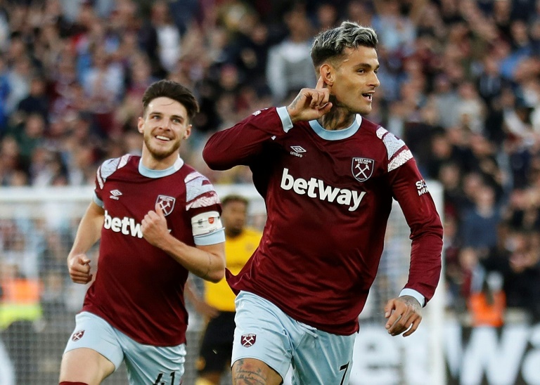  Arsenal beat Liverpool to go top, Scamacca leads West Ham revival