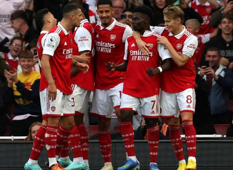  Saka sinks troubled Liverpool as Arsenal regain top spot