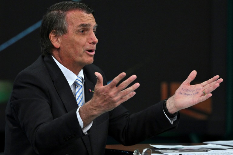 Bolsonaro diz que aceitará derrota se ‘nada de anormal’ em referendo no Brasil