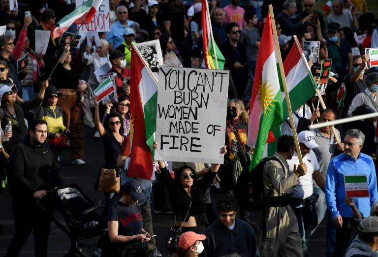 Thousands march in Washington to support protesters in Iran