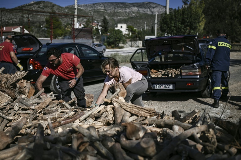  Greeks turn to firewood to heat homes amid energy crisis