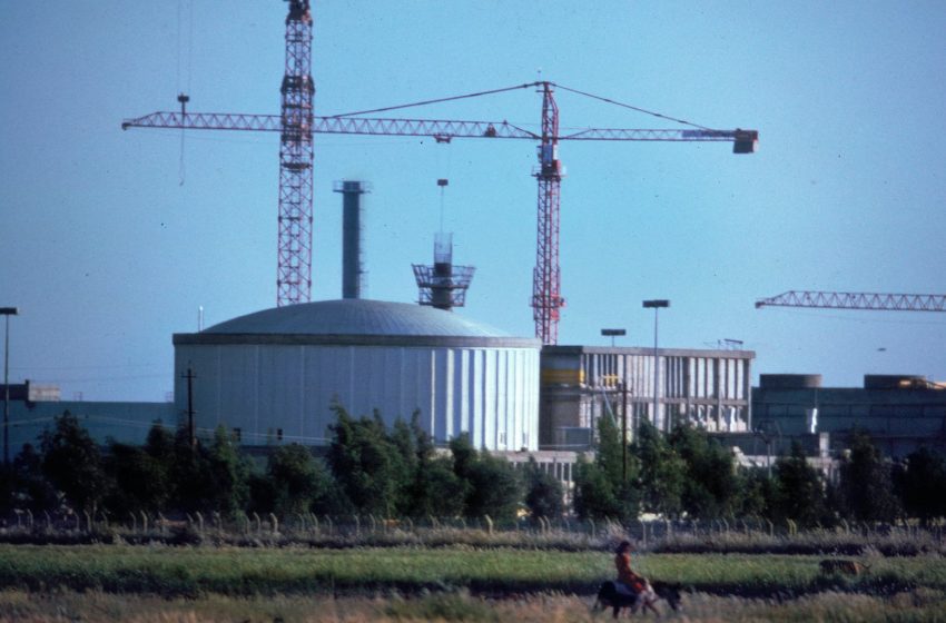  Iraq postpones first nuclear power plant project