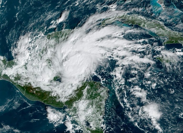  Tropical Storm Lisa moves towards Mexico after lashing Belize