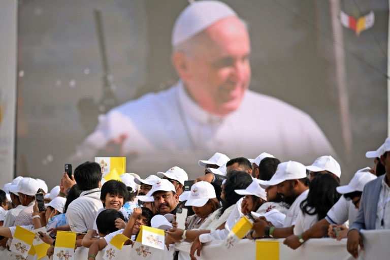  Pope holds open-air mass for 30,000 worshippers in Bahrain