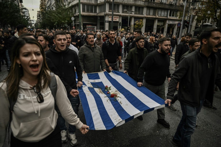  Thousands march as Greece commemorates anti-junta revolt