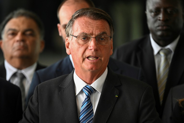  Silent Bolsonaro leaves void in Brazil presidency