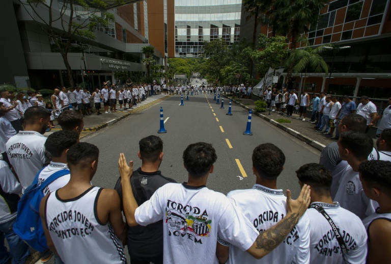  Worried fans keep vigil outside Brazil clinic of football icon Pele