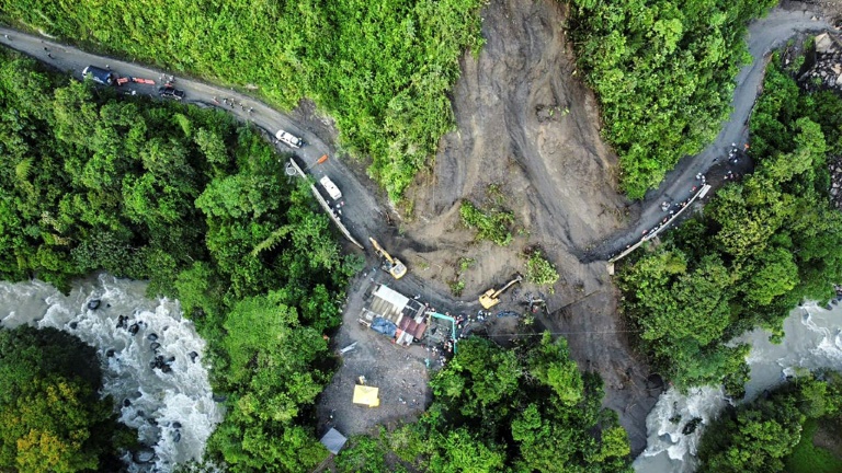  Colombia landslide kills 34