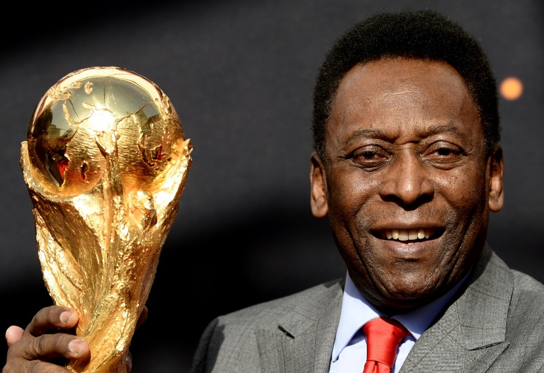  Pele’s family gather at his hospital bedside on Christmas Eve