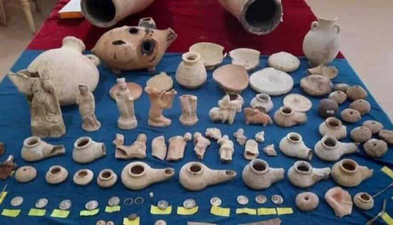 More than 750 artifacts discovered in Basra 1/29/23 Part-of-the-artifacts-discovered-in-Basra.-Photo-Al-Ain-News