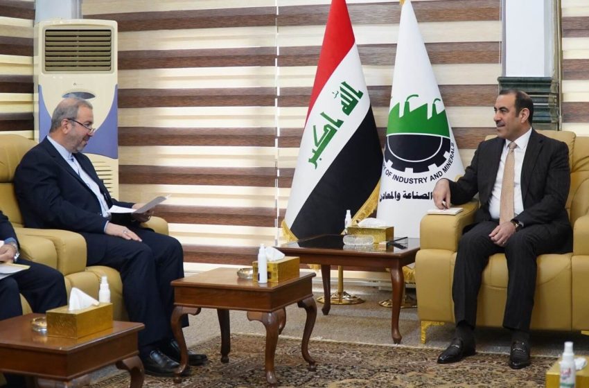  Industry Minister discusses establishing industrial city between Iraq and Iran