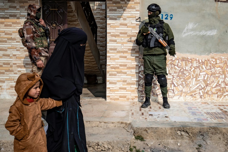  Syrians fear IS resurgence as Kurdish-led forces sweep Raqa