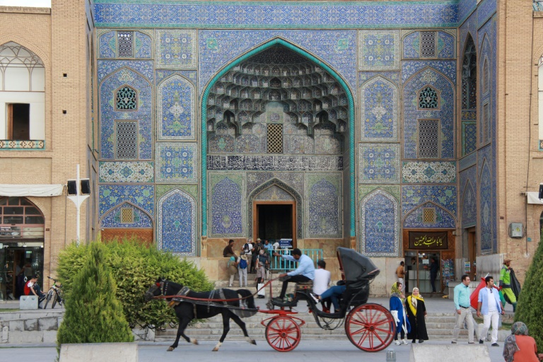  Iran woos Chinese, other tourists as Westerners stay away