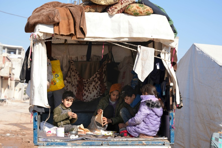  Syria quake survivors battle cold in tents and vehicles