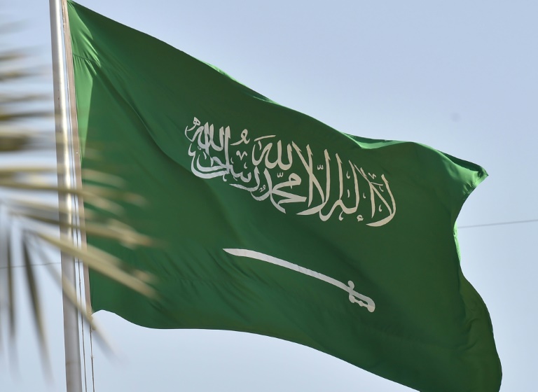  Saudi extends oil cut of 1 mn barrels per day