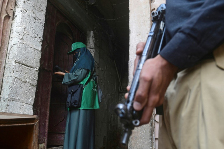  Pakistan Taliban kill policemen guarding census team