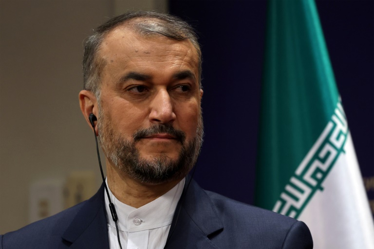  Iran sees timid return of neckties