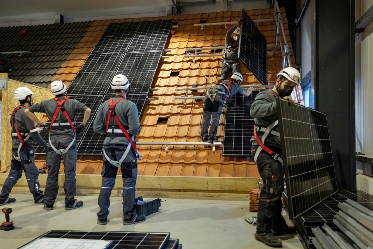  Manpower shortage dims solar panel boom in Germany