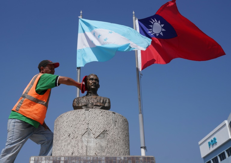  Taiwan recalls ambassador to Honduras over FM’s China visit