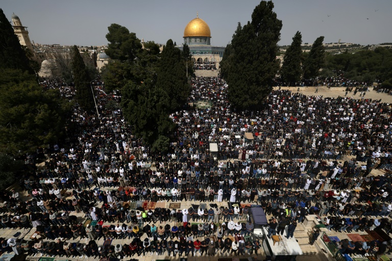  Muslims pray at Jerusalem’s Al-Aqsa at start of Ramadan