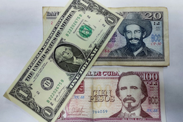  Cuba announces surprise reversal of US dollar deposit ban