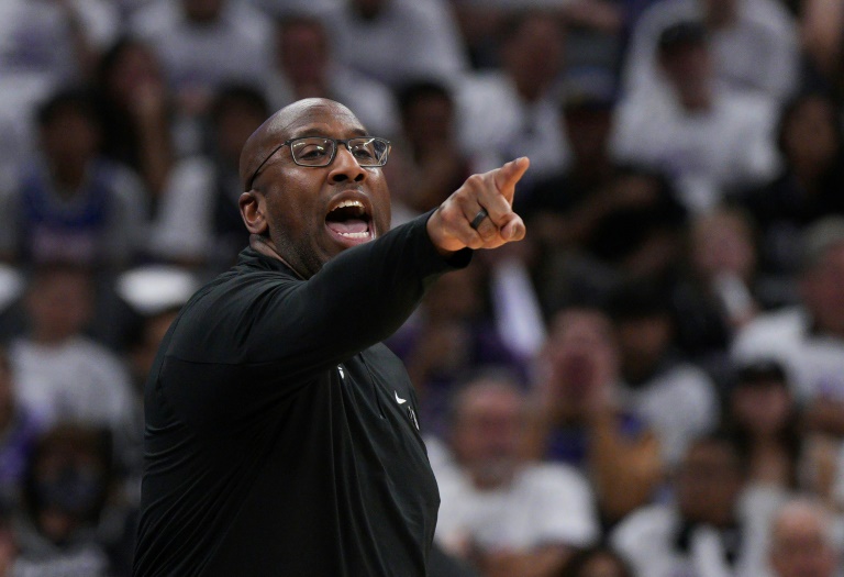  Kings’ Brown unanimous NBA coach of the year