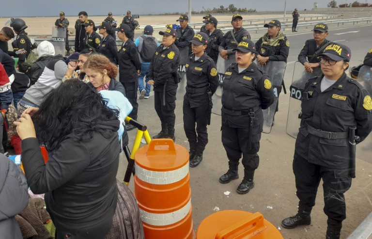  Peru deploys military to block undocumented migrants