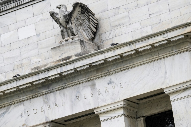  Fed begins rate talks that could herald end of hikes