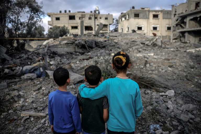  Gaza truce holds as Palestinians, Israelis count deadly cost