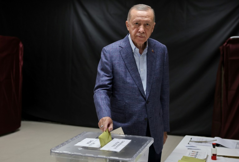  Erdogan eyes third decade of rule in historic runoff