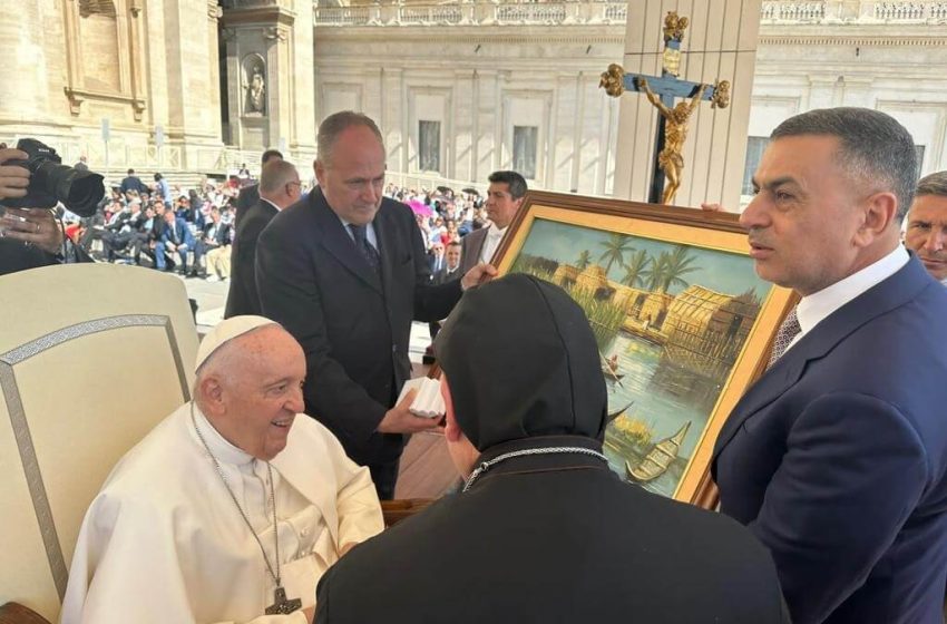  Basra Governor gifts Pope Francis a painting of the Iraqi marshes