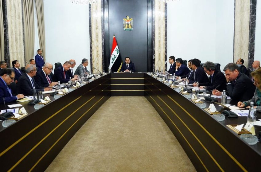  Iraqi PM briefed on oil investments progress