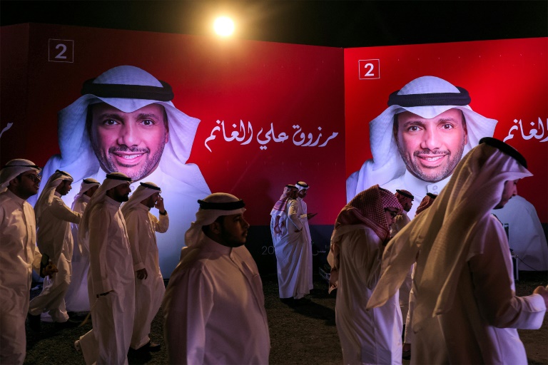  Kuwaitis elect new parliament in hopes of ending stalemate