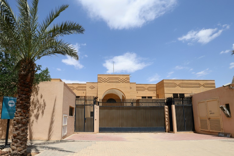  Iran reopens long-shut Saudi embassy